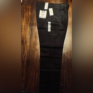 Dockers Signature Khaki’s. Classic Fit Pleated. Black.Size 38x34